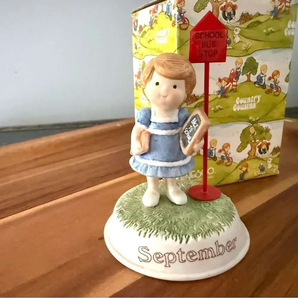 Country Cousins Enesco 1986 Polly At The School Bus Stop Porcelain Figurine New